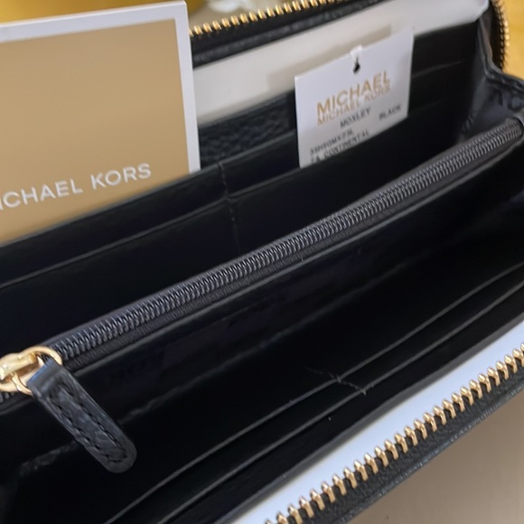 NWT Michael Kors Black Leather Wallet - Picture 4 of 10